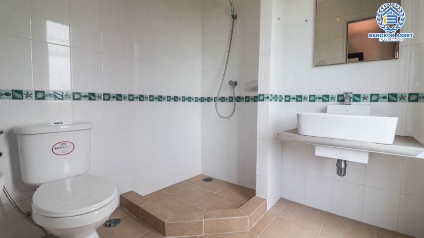 *****ทาวน์เฮ้าส์มือสองย่านลาดพร้าว ม.คาซ่าซิตี้ ลาดพร้าว เนื้อที่กว้าง 27.50 ตร.ว. ฟังก์ชัน 3 ห้องนอน  4 ห้องน้ำ ทาวน์เฮ้าส์ตกแต่งสวย ในย่านอยู่อาศัย เหมาะกับการทำเป็น Home Office  ตั้งบนทำเลแห่งการเดินทาง ใกล้รถไฟฟ้าสายสีเหลือง "สถานีลาดพร้าว101" และจุดขึ้นทางด่วน "เอกมัย-รามอินทรา" จองเลย!!